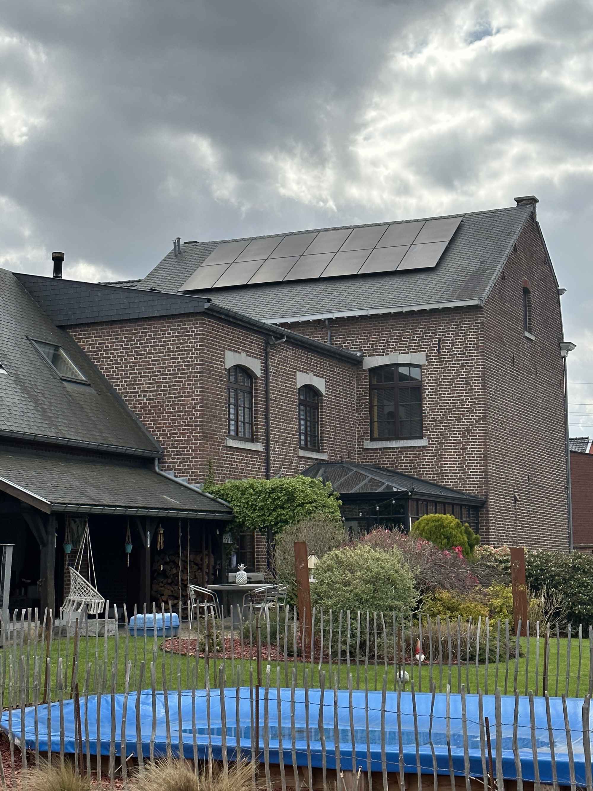 Installation photovoltaïque de 5810 Wc sur ardoises (Eternit) à Blegny