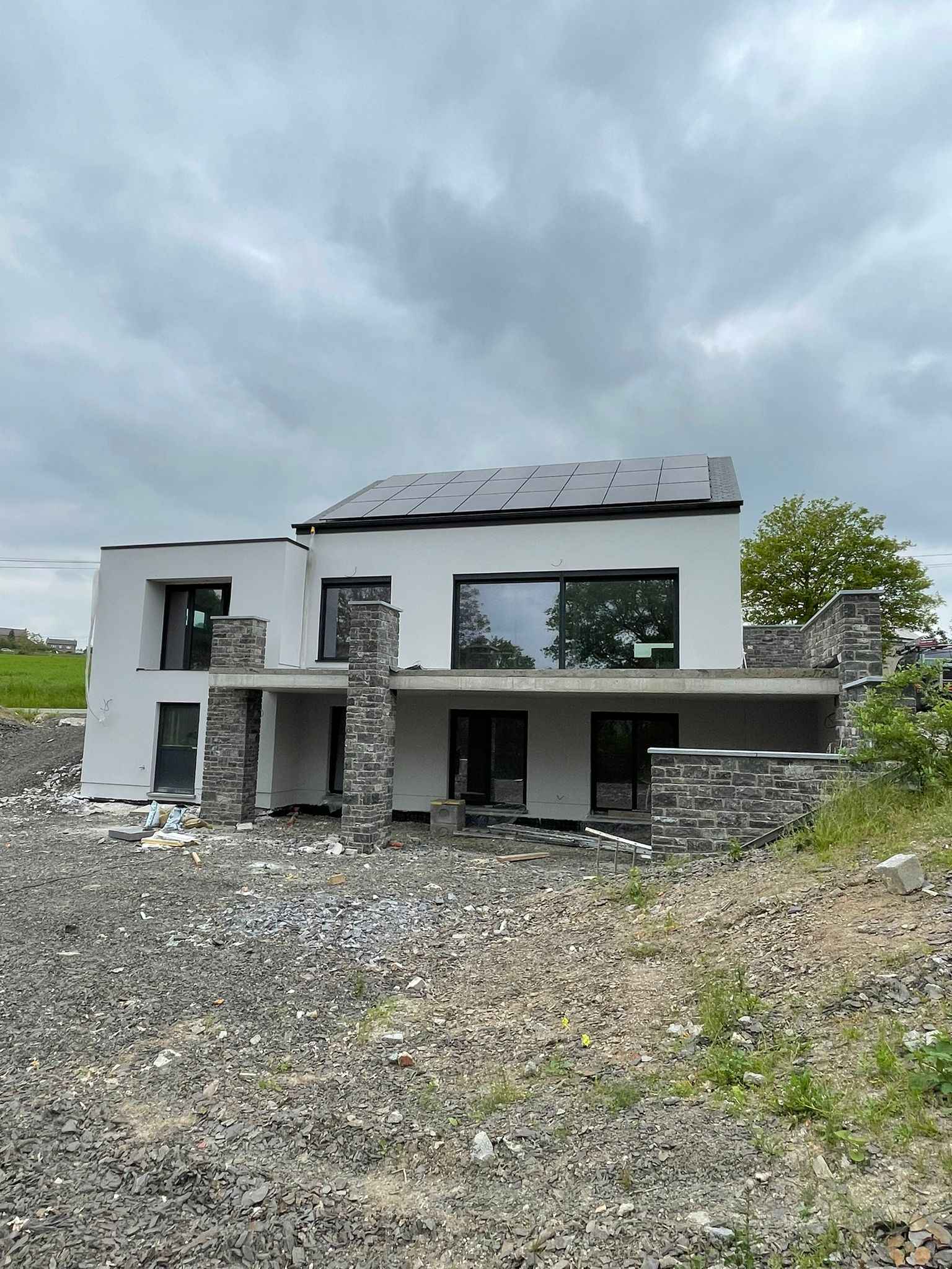 Installation photovoltaïque de 9600 Wc sur ardoises naturelles à Somme-Leuze